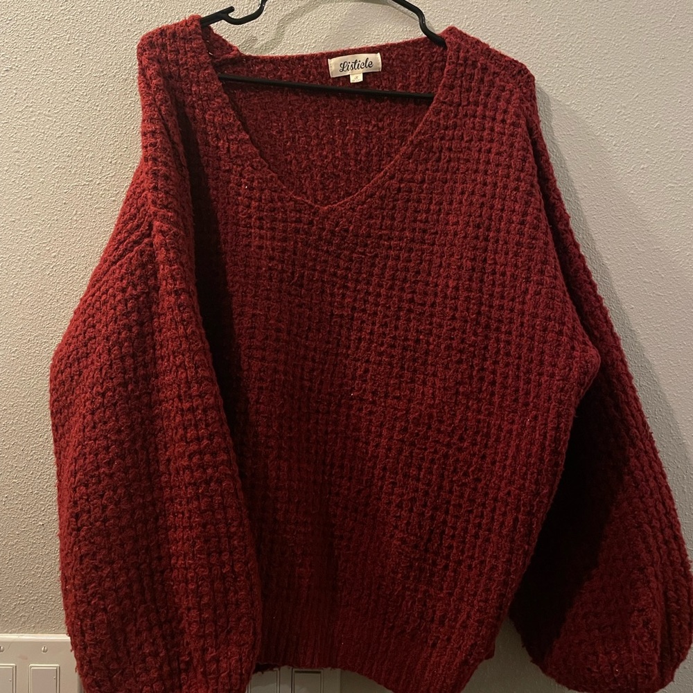 Listiele small burgundy sweater, oversized look. Moderately worn. Very warm.